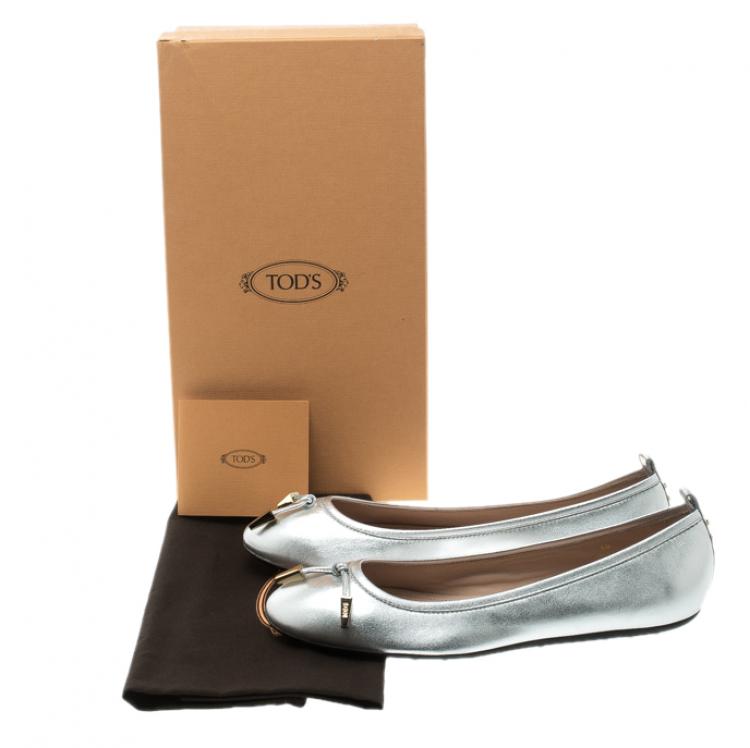 Pre Owned Tod's Metallic Silver Leather Studded Ballet Flats Size 38