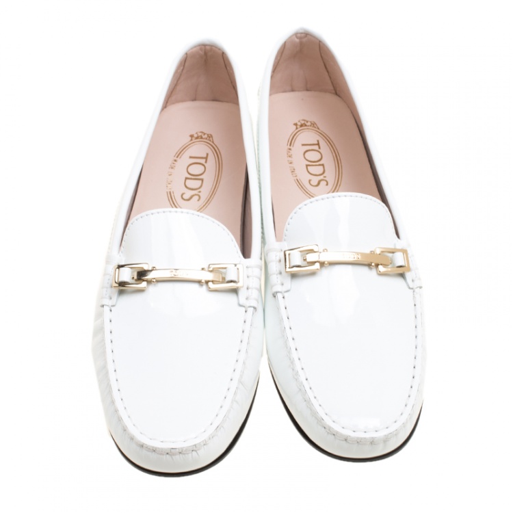 مملوكة مسبقًا Tod's White Patent Leather Penny Loafers Size 40.5