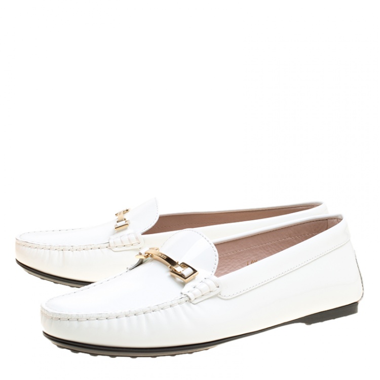 مملوكة مسبقًا Tod's White Patent Leather Penny Loafers Size 40.5