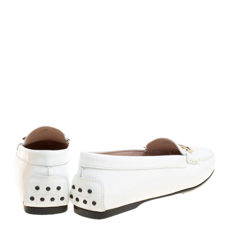 مملوكة مسبقًا Tod's White Patent Leather Penny Loafers Size 40.5