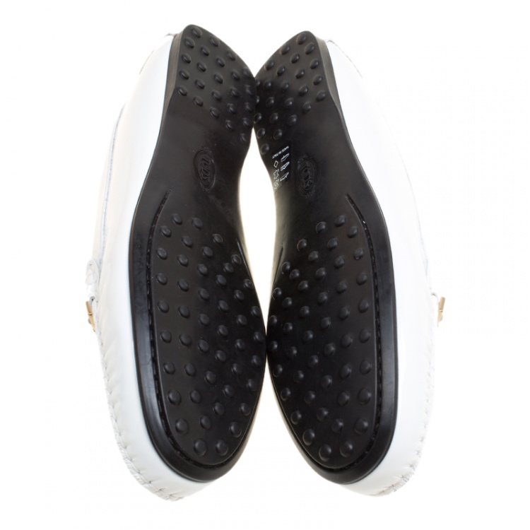 مملوكة مسبقًا Tod's White Patent Leather Penny Loafers Size 40.5