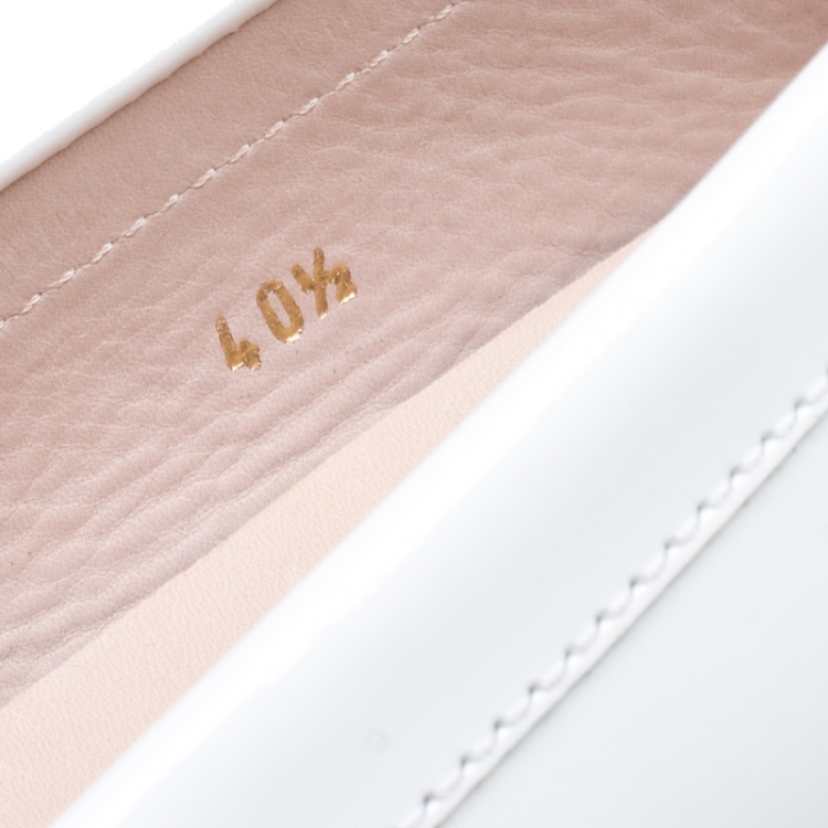 مملوكة مسبقًا Tod's White Patent Leather Penny Loafers Size 40.5