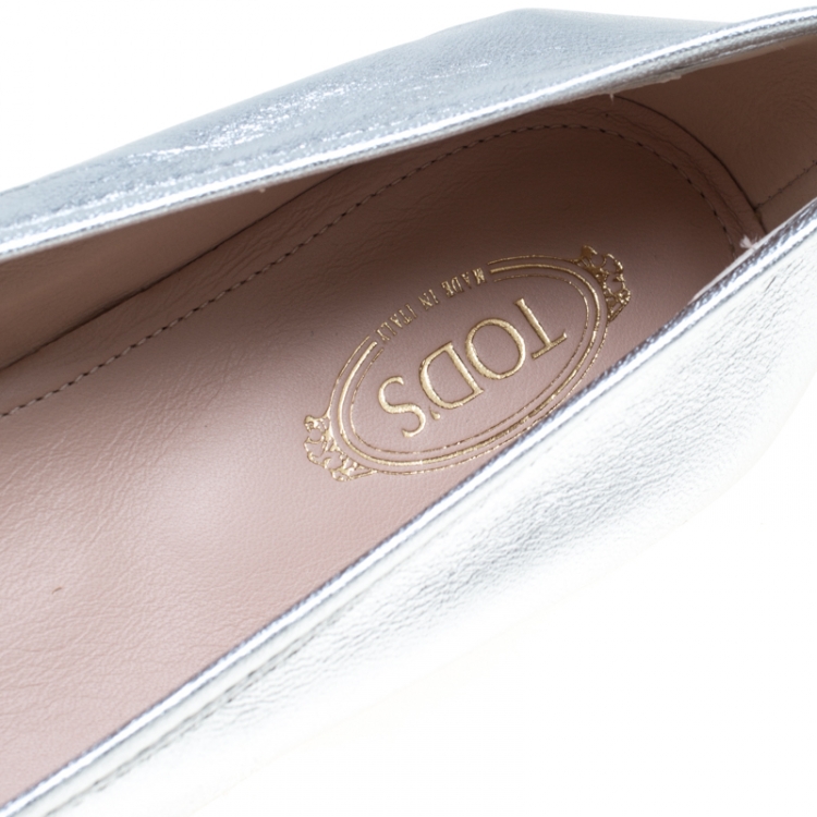 Pre Owned Tod's Metallic Silver Leather Studded Ballet Flats Size 40.5