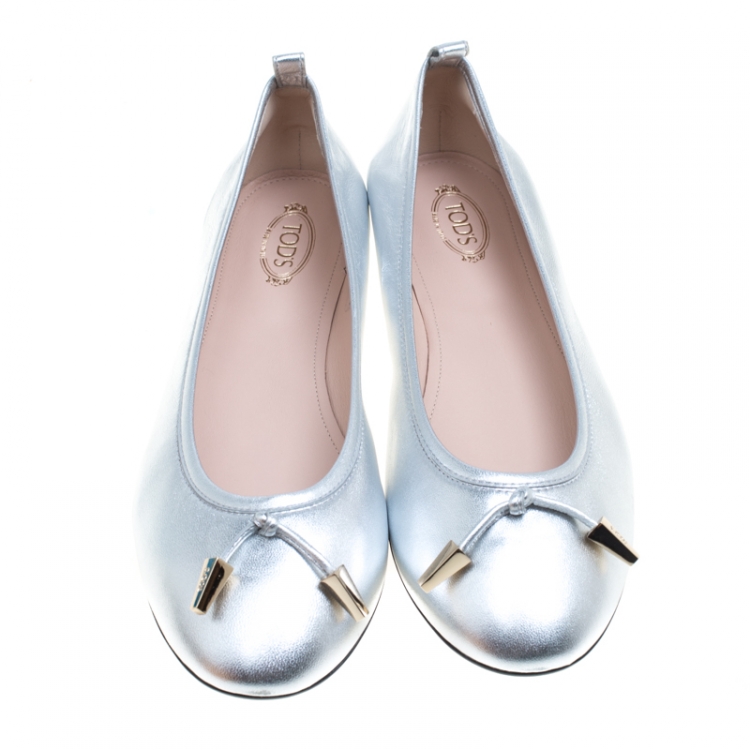 Pre Owned Tod's Metallic Silver Leather Studded Ballet Flats Size 40.5