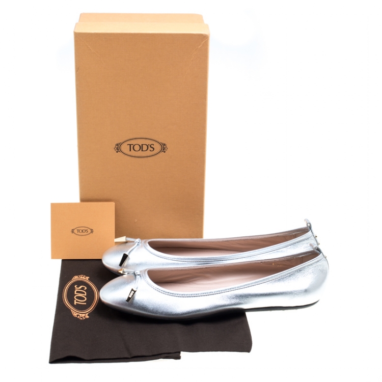 Pre Owned Tod's Metallic Silver Leather Studded Ballet Flats Size 40.5