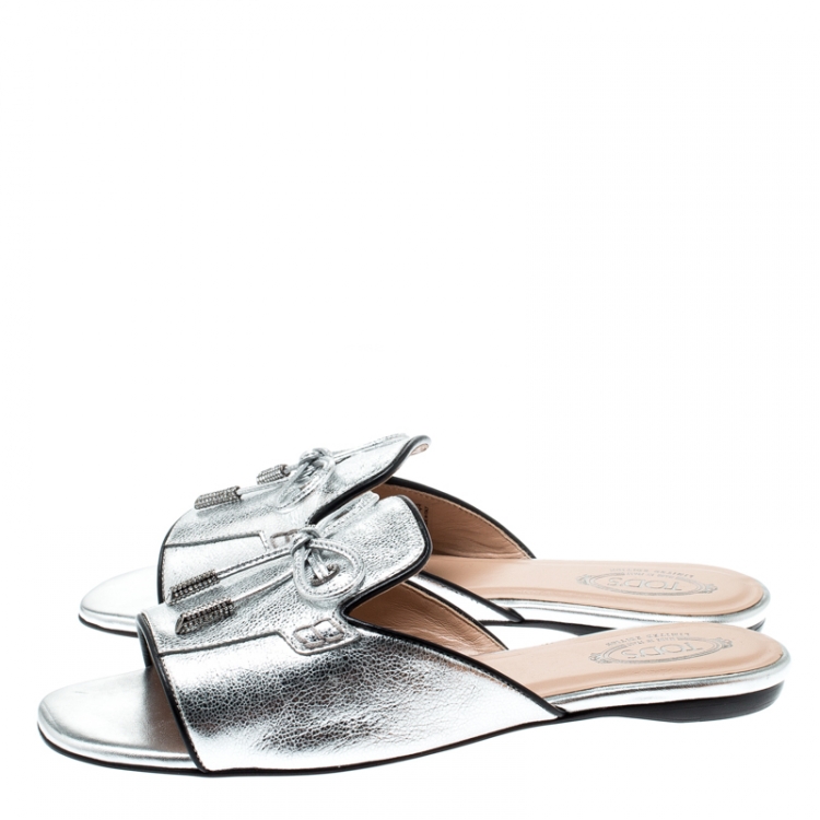 Pre Owned Tod's Limited Edition Metallic Silver Textured Leather Crystal Embellished Bow Peep Toe Flat Slides Size 37