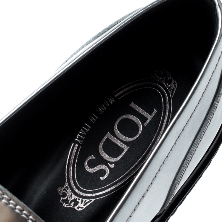 مملوكة مسبقًا Tod's Metallic Silver Leather Platform Penny Loafers Size 37