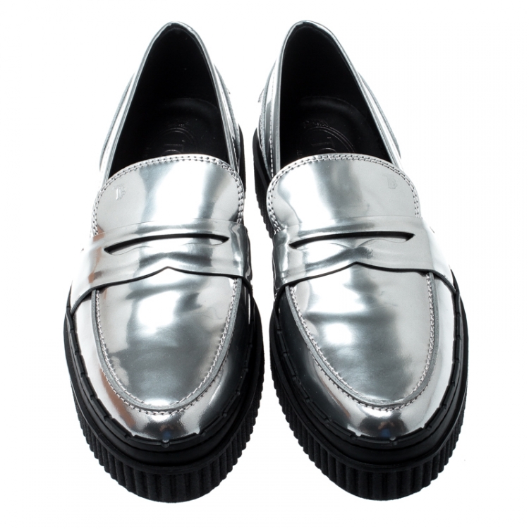 مملوكة مسبقًا Tod's Metallic Silver Leather Platform Penny Loafers Size 37