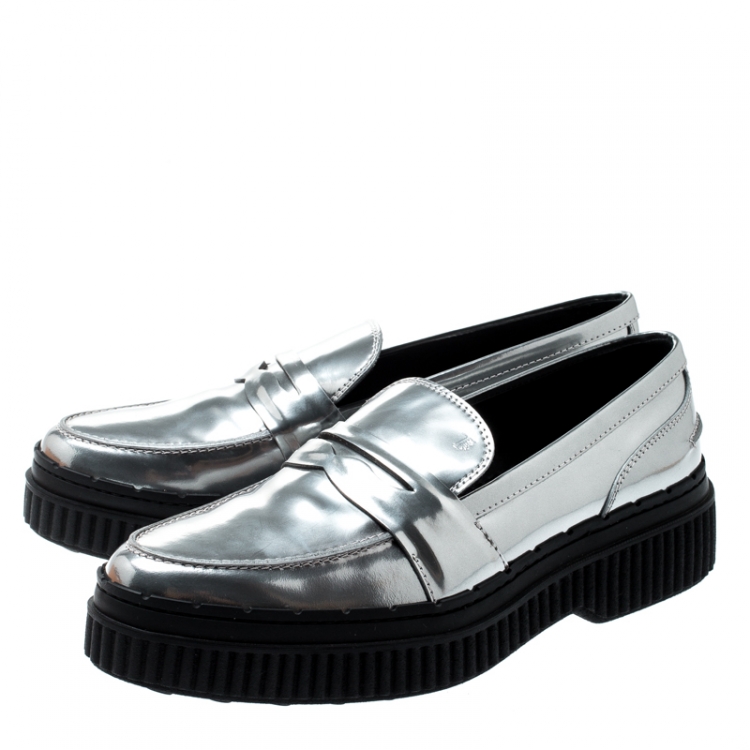 مملوكة مسبقًا Tod's Metallic Silver Leather Platform Penny Loafers Size 37