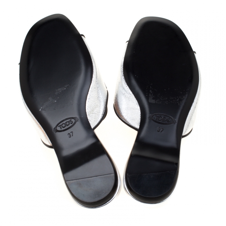 Pre Owned Tod's Limited Edition Metallic Silver Textured Leather Crystal Embellished Bow Peep Toe Flat Slides Size 37