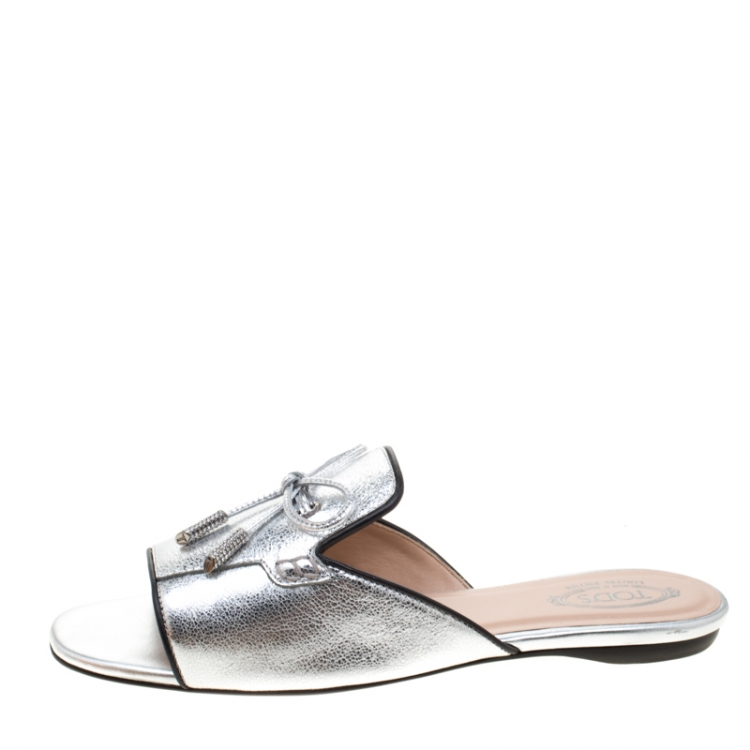 Pre Owned Tod's Limited Edition Metallic Silver Textured Leather Crystal Embellished Bow Peep Toe Flat Slides Size 37