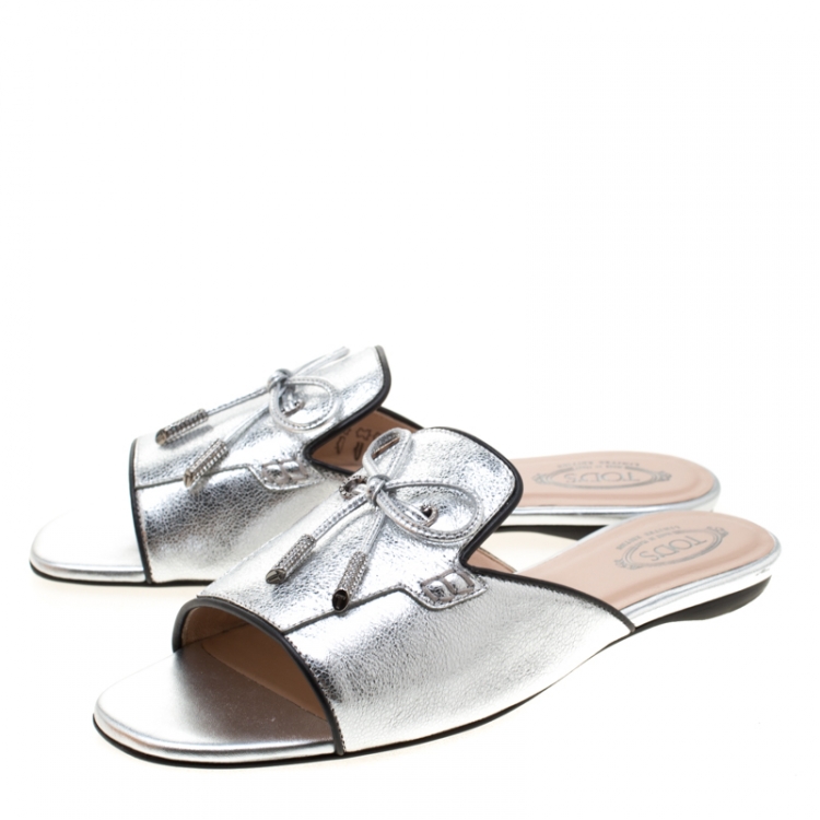 Pre Owned Tod's Limited Edition Metallic Silver Textured Leather Crystal Embellished Bow Peep Toe Flat Slides Size 37