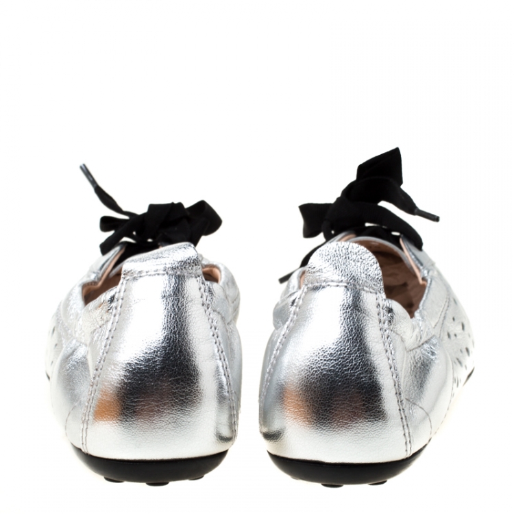Pre Owned Tod's Metallic Silver Perforated Leather Lace Up Scrunch Low Top Sneakers Size 39