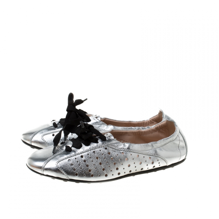 Pre Owned Tod's Metallic Silver Perforated Leather Lace Up Scrunch Low Top Sneakers Size 39