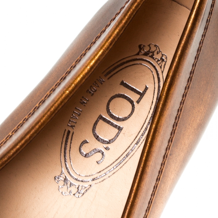 مملوكة مسبقًا Tod's Metallic Bronze Leather Gommino Slip On Loafers Size 38.5