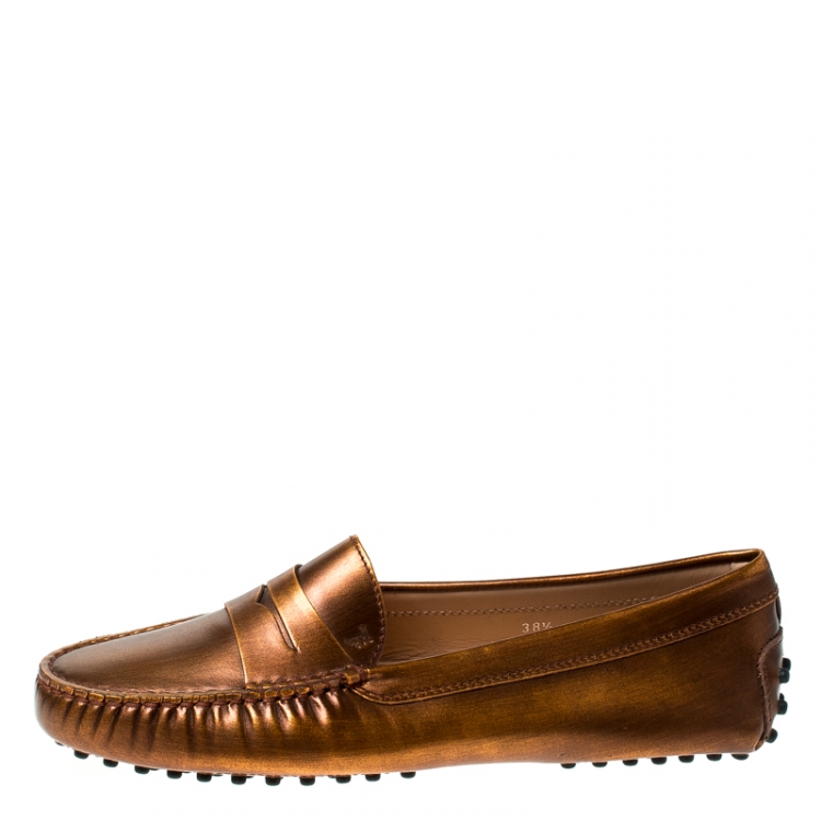 مملوكة مسبقًا Tod's Metallic Bronze Leather Gommino Slip On Loafers Size 38.5