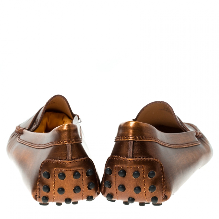 مملوكة مسبقًا Tod's Metallic Bronze Leather Gommino Slip On Loafers Size 38.5
