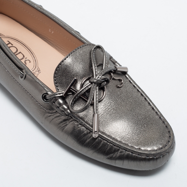 Pre Owned Tod's Metallic Grey Leather Gommini Bow Slip On Loafers Size 37