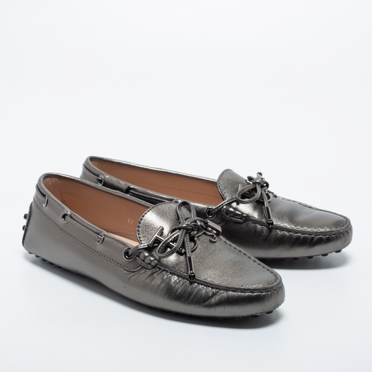 Pre Owned Tod's Metallic Grey Leather Gommini Bow Slip On Loafers Size 37