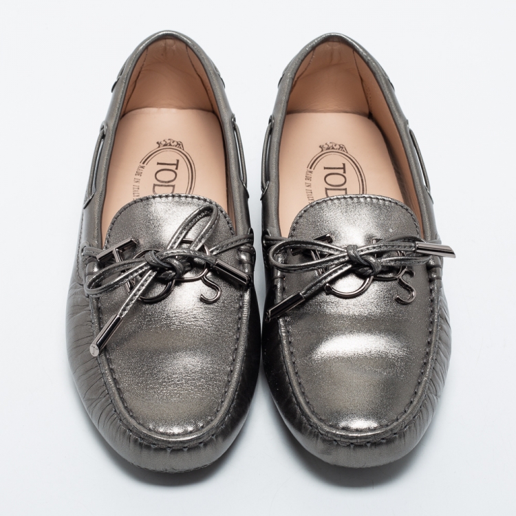 Pre Owned Tod's Metallic Grey Leather Gommini Bow Slip On Loafers Size 37
