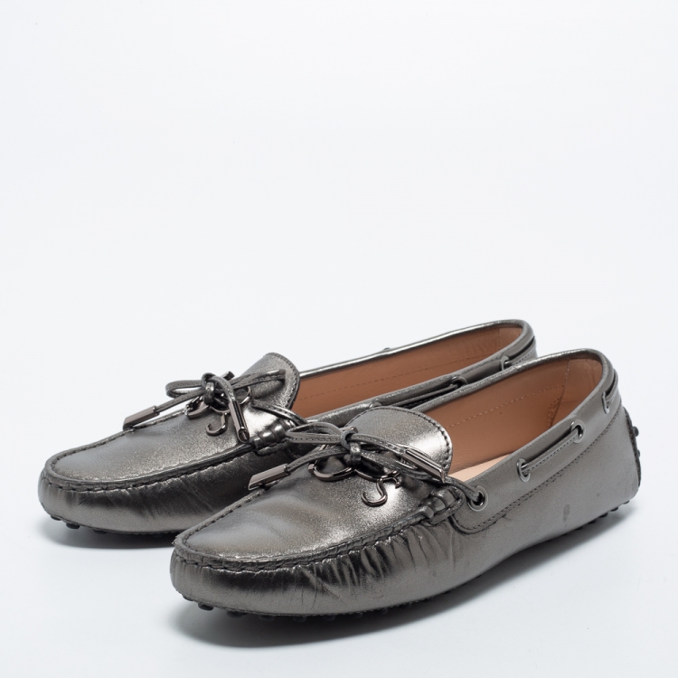 Pre Owned Tod's Metallic Grey Leather Gommini Bow Slip On Loafers Size 37