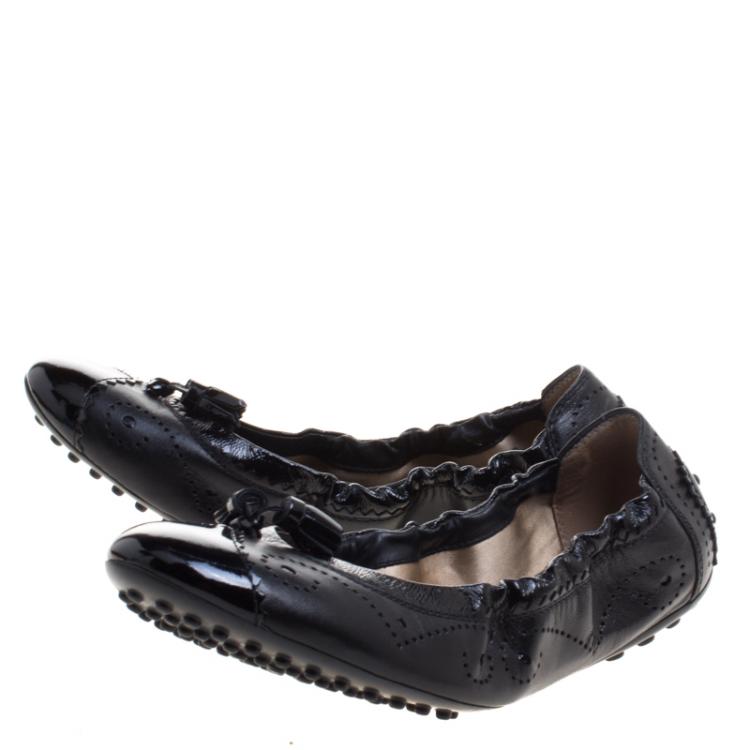 مملوكة مسبقًا Tod's Black Brogue Leather Tassel Ballet Flats Size 38