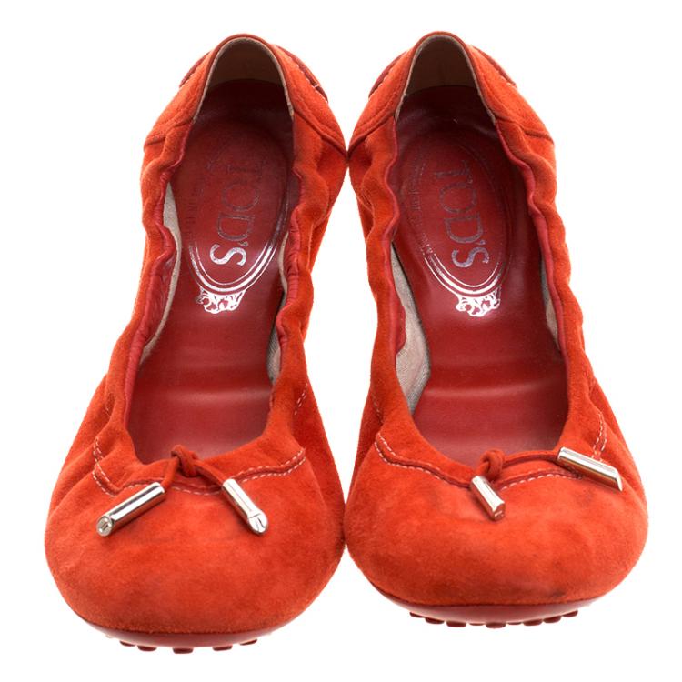 Pre Owned Tod's Red Suede Bow Scrunch Ballet Flats Size 37.5