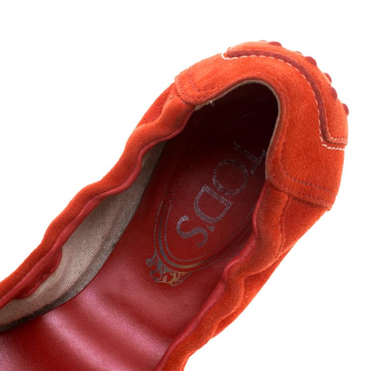 Pre Owned Tod's Red Suede Bow Scrunch Ballet Flats Size 37.5