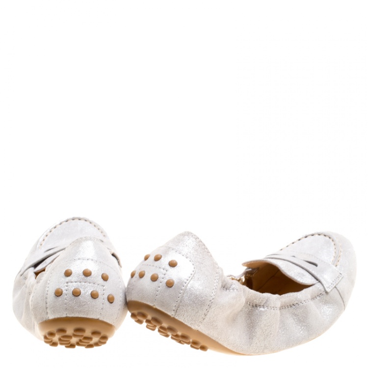 Pre Owned Tod's Metallic Silver Suede Penny Loafer Scrunch Flats Size 36.5