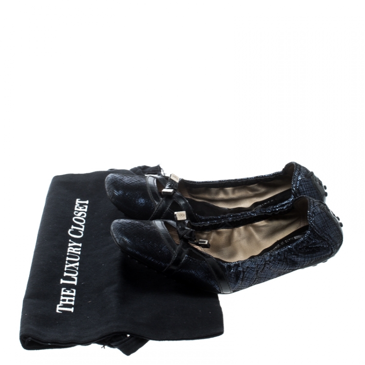 Pre Owned Tod's Metallic Blue Suede and Black Leather Bow Detail Scrunch Ballet Flats Size 37.5