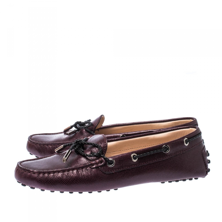 مملوكة مسبقًا Tod's Metallic Plum Textured Leather Bow Loafers Size 36.5