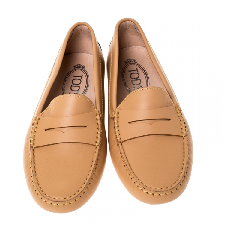 Pre Owned Tod's Beige Leather Gommino Loafers Size 36