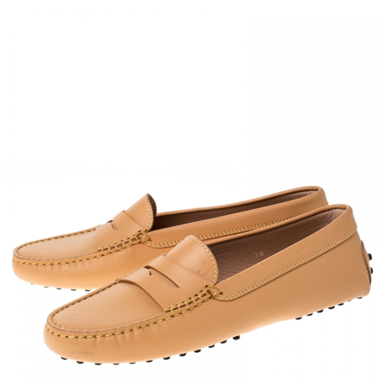 Pre Owned Tod's Beige Leather Gommino Loafers Size 36