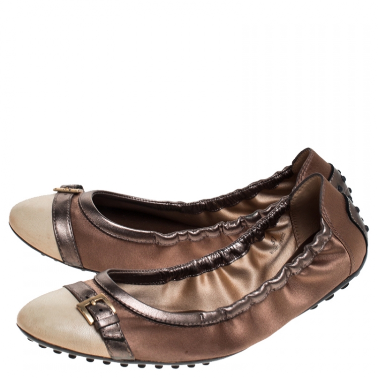 Pre Owned Tod's Metallic Bronze/White Satin And Leather Cap Toe Buckle Detail Scrunch Ballet Flats Size 37
