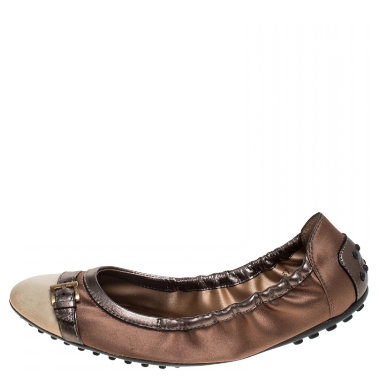 Pre Owned Tod's Metallic Bronze/White Satin And Leather Cap Toe Buckle Detail Scrunch Ballet Flats Size 37