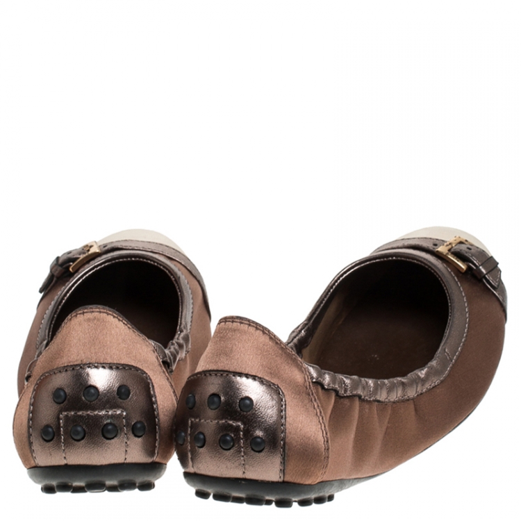Pre Owned Tod's Metallic Bronze/White Satin And Leather Cap Toe Buckle Detail Scrunch Ballet Flats Size 37