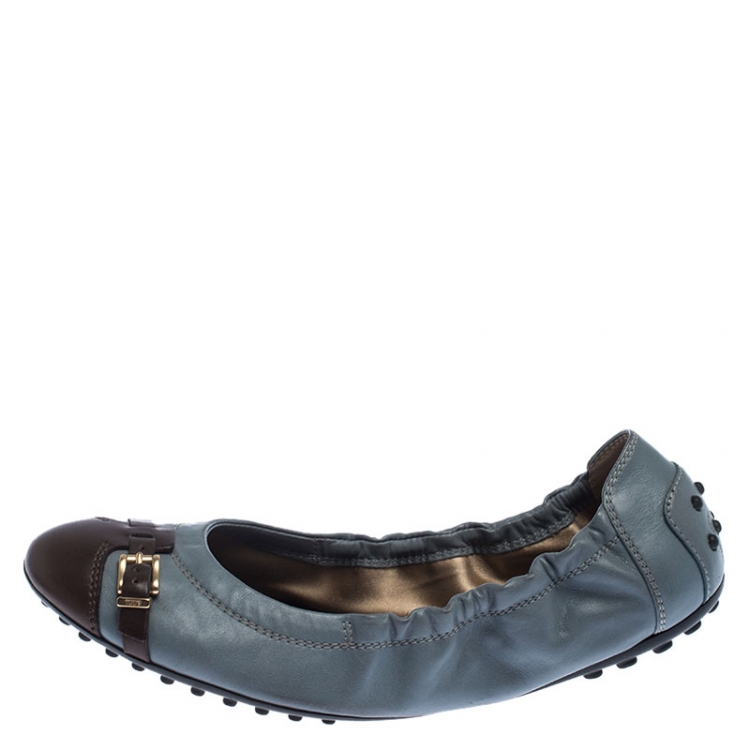 Pre Owned Tod's Ash Blue and Brown Leather Cap Toe Buckle Detail Scrunch Ballet Flats Size 37