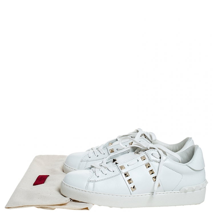 مملوكة مسبقًا Valentino White Leather Rockstud Untitled Low Top Sneakers Size 38.5