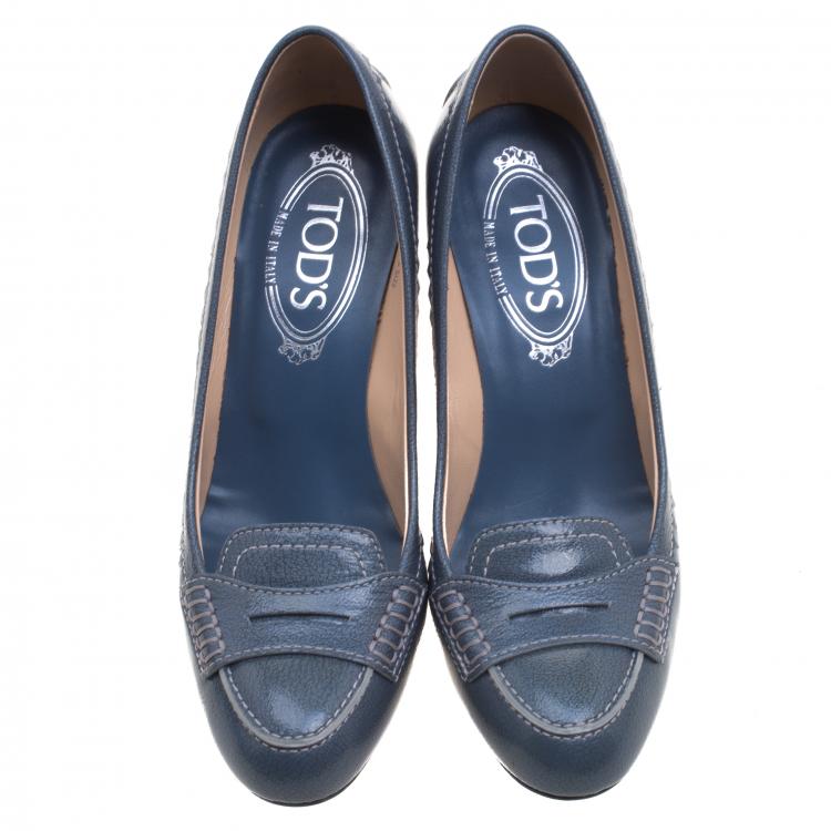 مملوكة مسبقًا Tod's Powder Blue Patent Leather Wedge Loafer Pumps Size 35.5
