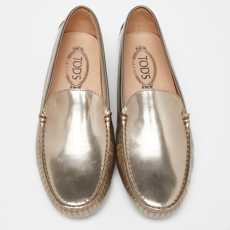 مملوكة مسبقًا Tod's Gold Leather Slip On Loafers Size 40