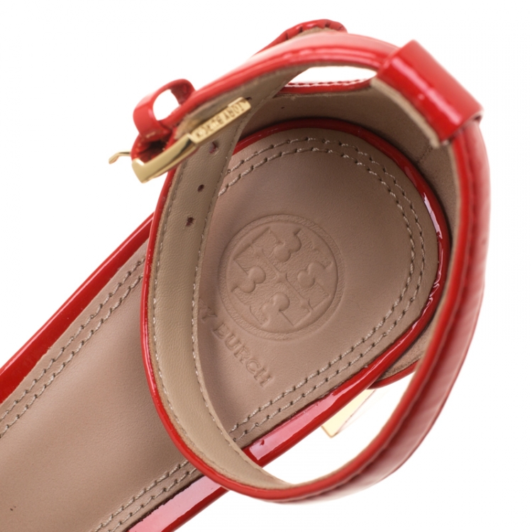 مملوكة مسبقً�ا Tory Burch Red Patent Leather Cecile Block Heel Ankle Strap Sandals Size 40