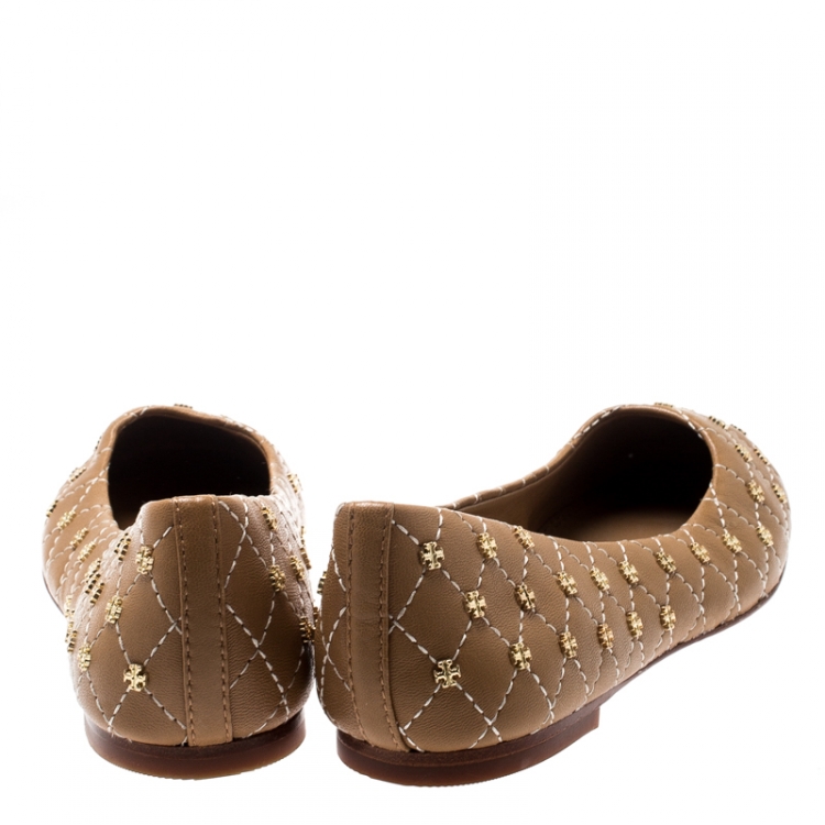 مملوكة مسبقًا Tory Burch Beige Quilted Leather Stitch Studded Ballet Flats Size 35