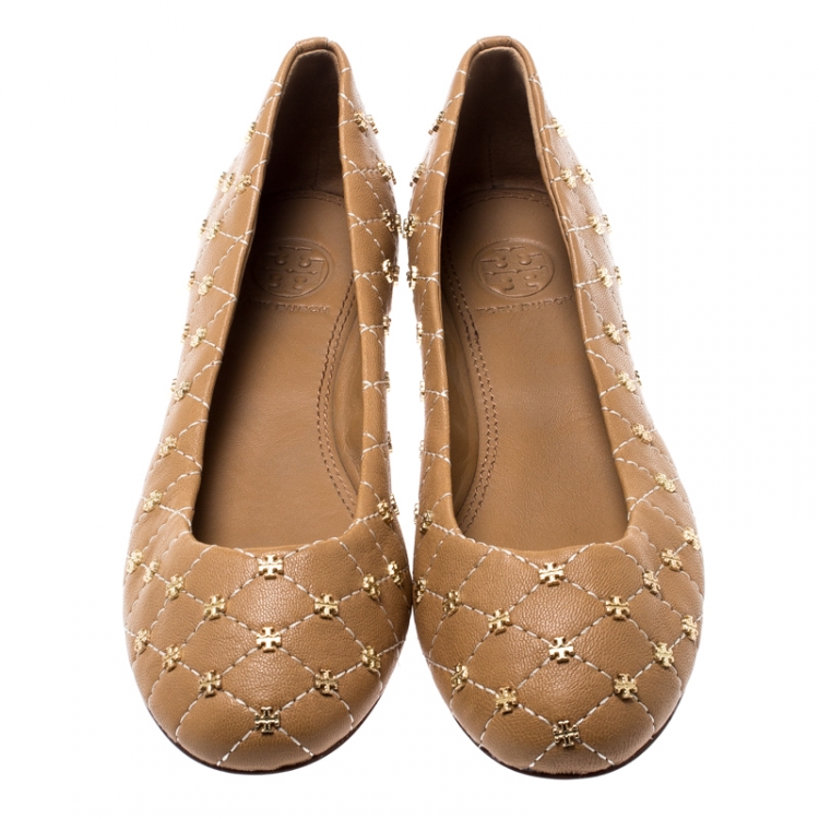 مملوكة مسبقًا Tory Burch Beige Quilted Leather Stitch Studded Ballet Flats Size 35