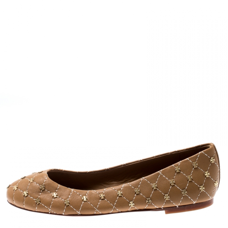مملوكة مسبقًا Tory Burch Beige Quilted Leather Stitch Studded Ballet Flats Size 35