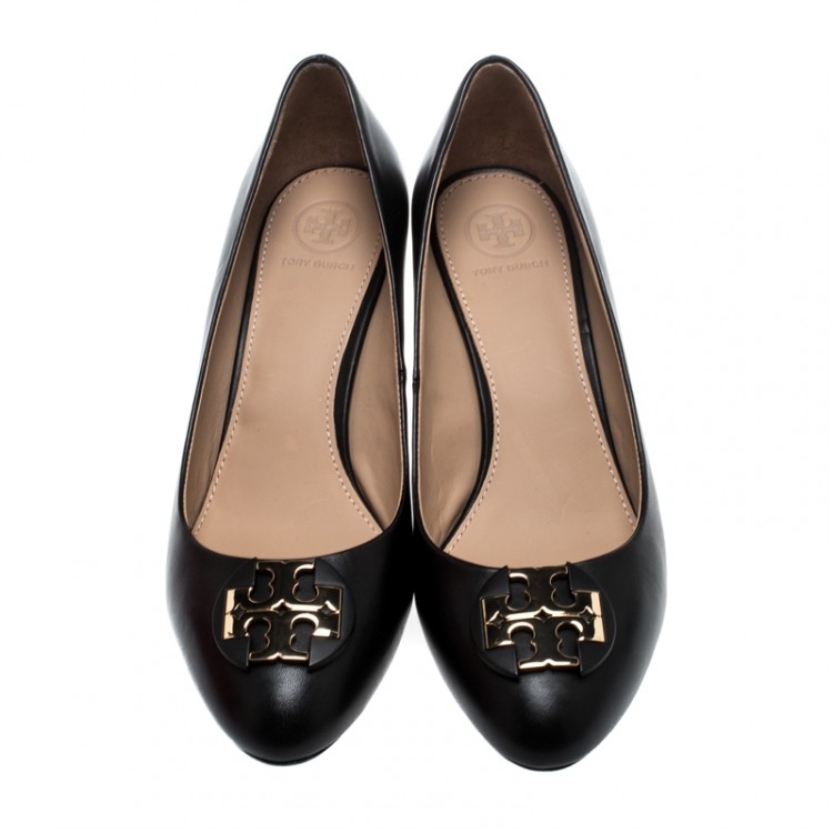 مملوكة مسبقًا Tory Burch Black Leather Luna Wedge Pumps Size 38.5