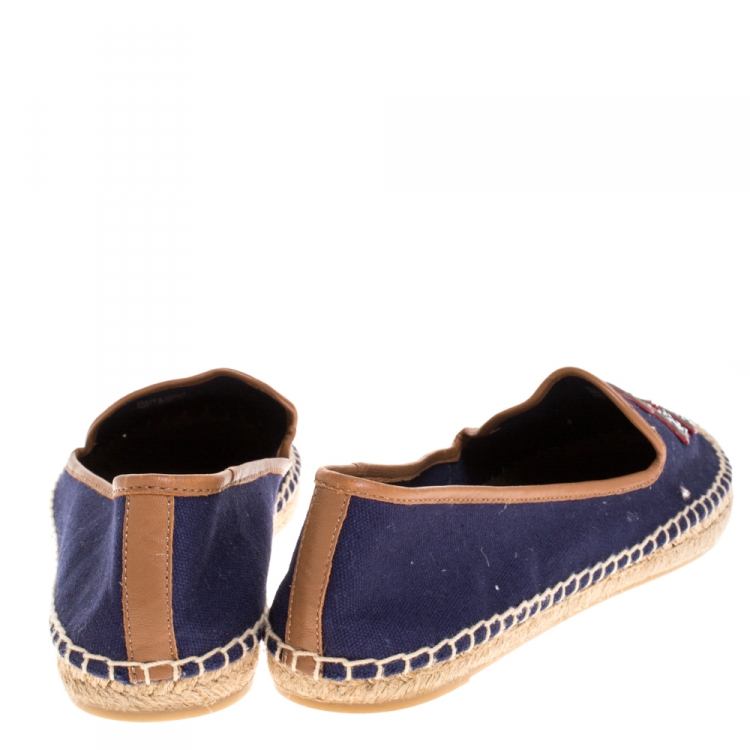مملوكة مسبقًا Tory Burch Blue Canvas Maritime Mismatched Espadrille Loafers Size 39.5