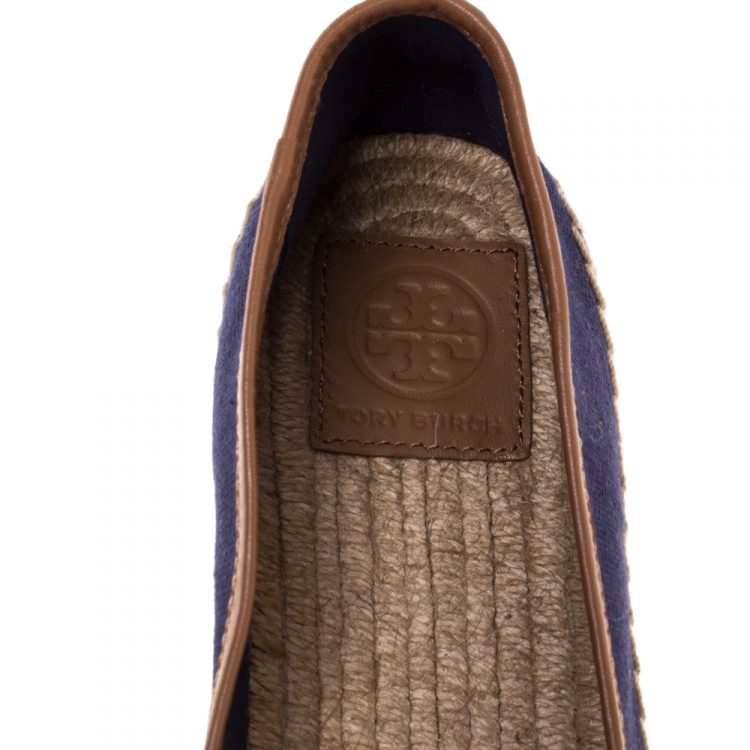 مملوكة مسبقًا Tory Burch Blue Canvas Maritime Mismatched Espadrille Loafers Size 39.5