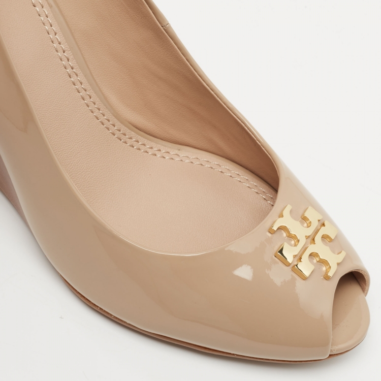 Pre Owned Tory Burch Beige Patent Leather Jade Peep Toe Wedge Pumps Size 37