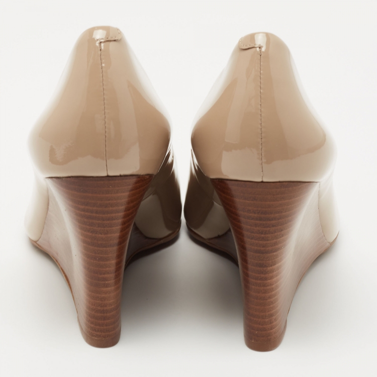 Pre Owned Tory Burch Beige Patent Leather Jade Peep Toe Wedge Pumps Size 37