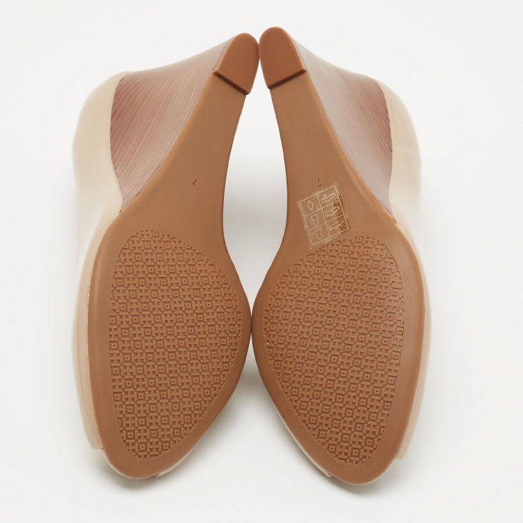 Pre Owned Tory Burch Beige Patent Leather Jade Peep Toe Wedge Pumps Size 37